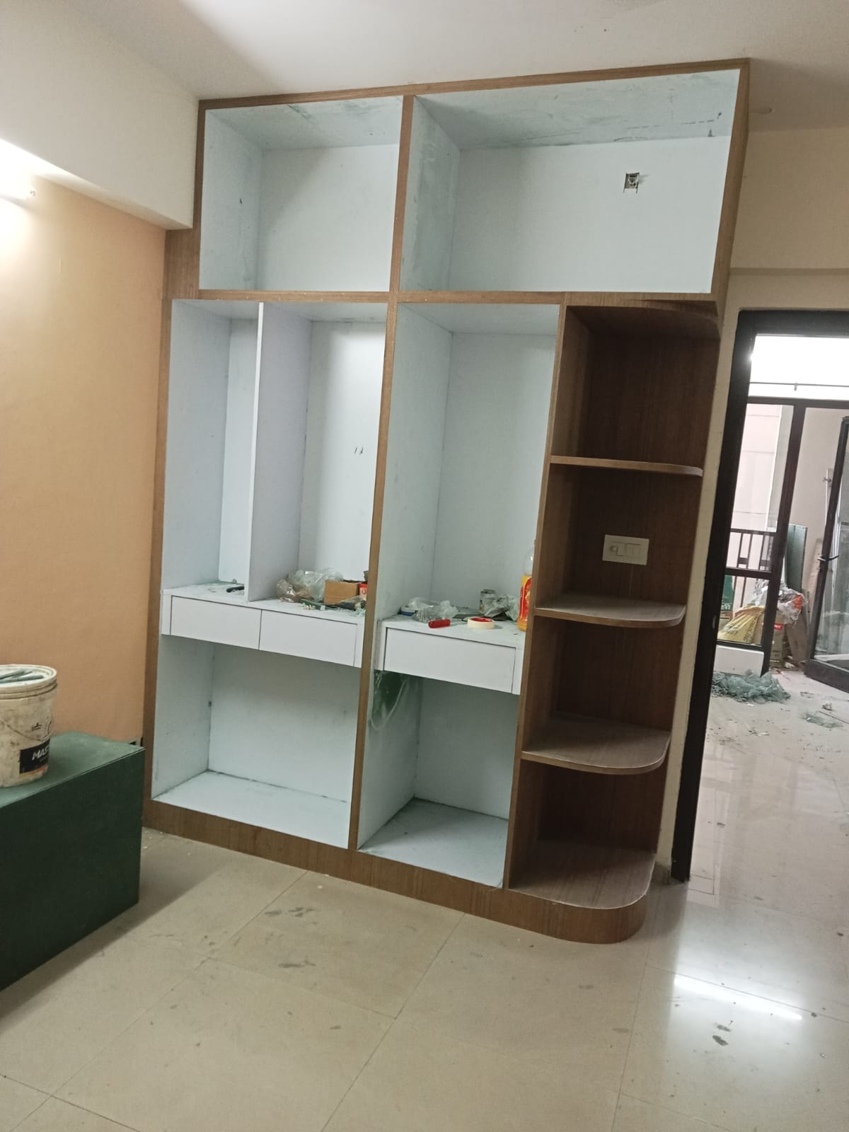 Display Unit and Partition Shelf